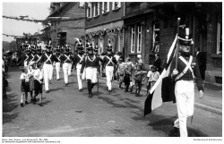 Die Bensheimer Bürgerwehr beim Mannheimer Trachtenfest 1932.; Kennung: Album_Oald_Bensem_und_Buergerwehr_Bild_0081